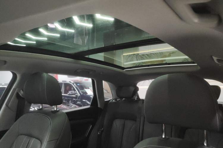 Used Audi Q5L 2023 40T Fashionable and Elegant Version Headliner