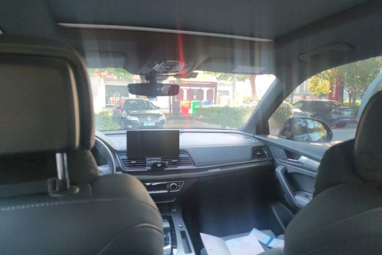Used Audi Q5L 2023 40T Luxury Dynamic Model Headliner