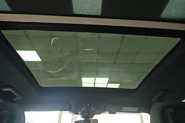 Used Audi Q5L 2023 40T Luxury Dynamic Model Headliner