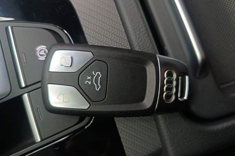 Used Audi Q5L 2023 40T Luxury Dynamic Model Interior 1