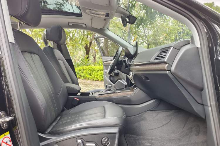 Used Audi Q5L 2023 40T Luxury Elegant Model Interior 1