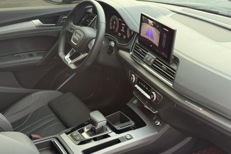 Used Audi Q5L 2023 40T Fashionable and Dynamic Edition Interior 11