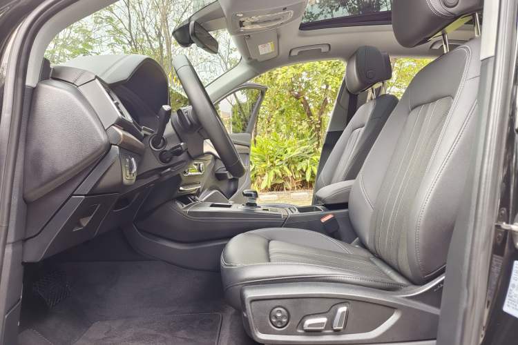 Used Audi Q5L 2023 40T Luxury Elegant Model Interior 11