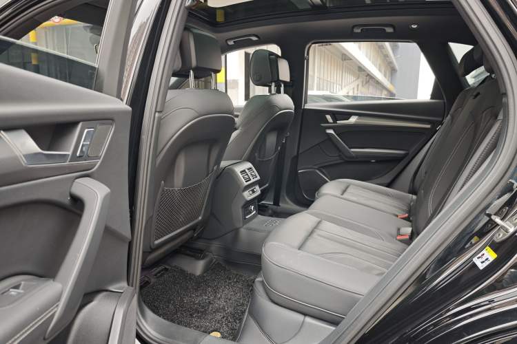 Used Audi Q5L 2023 40T Luxury Dynamic Model Interior 2