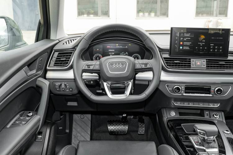 Used Audi Q5L 2023 40T Fashionable and Dynamic Edition Interior 2