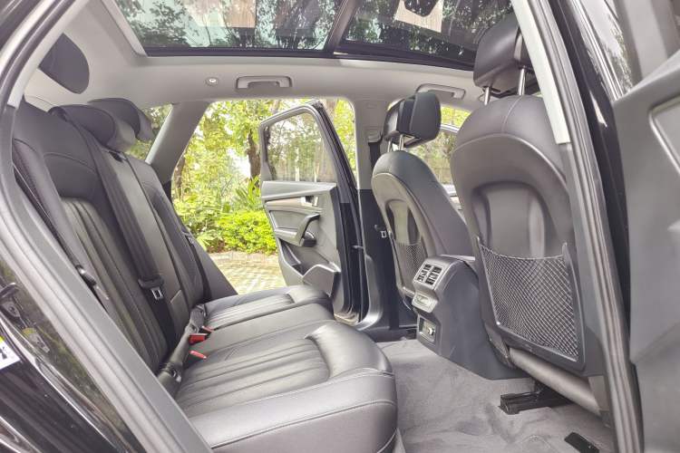 Used Audi Q5L 2023 40T Luxury Elegant Model Interior 2