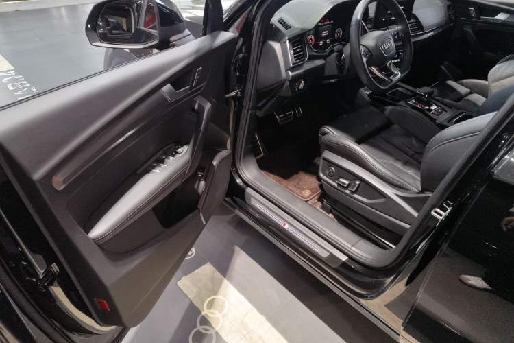 Used Audi Q5L 2023 40T Luxury Dynamic Model Interior 3