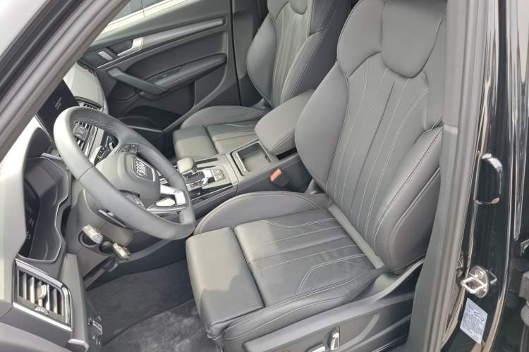 Used Audi Q5L 2023 40T Luxury Dynamic Model Interior 3