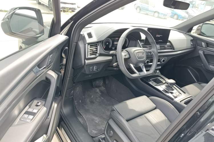 Used Audi Q5L 2023 40T Luxury Dynamic Model Interior 5