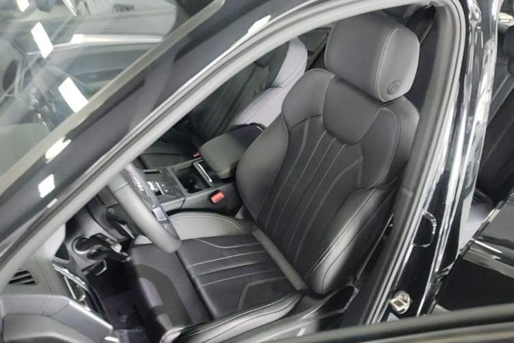 Used Audi Q5L 2023 40T Luxury Dynamic Model Left Front Seat