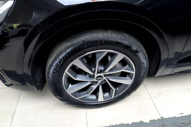 Used Audi Q5L 2023 40T Luxury Dynamic Model Left Front Wheel Hub
