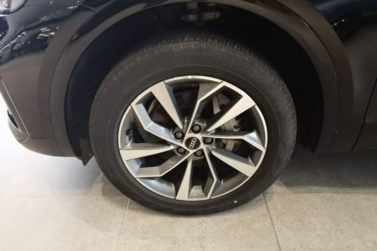 Used Audi Q5L 2023 40T Luxury Dynamic Model Left Front Wheel Hub