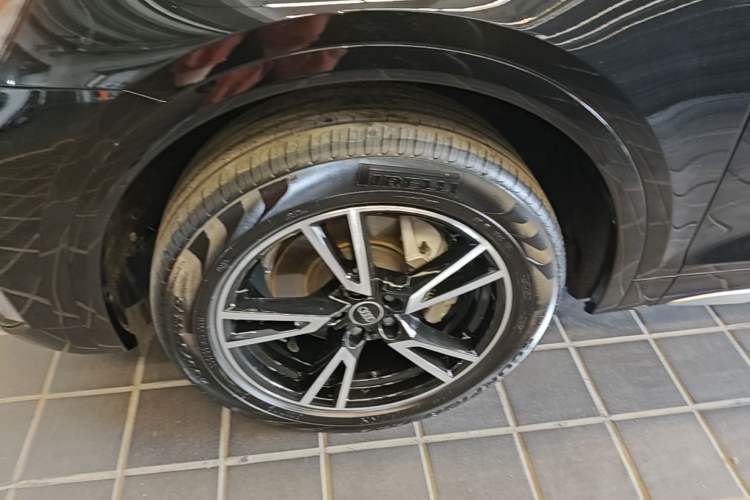 Used Audi Q5L 2023 40T Fashionable and Dynamic Edition Left Front Wheel Hub