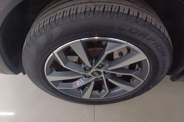 Used Audi Q5L 2023 40T Fashionable and Dynamic Edition Left Front Wheel Hub