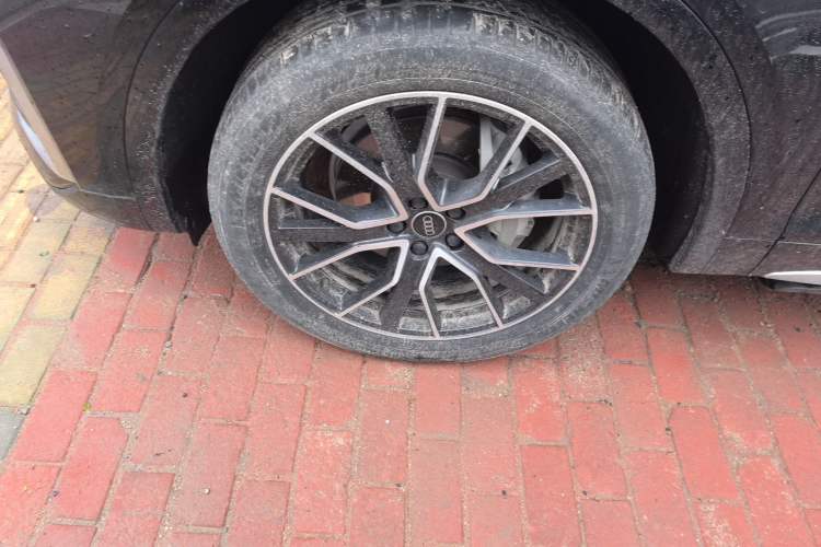 Used Audi Q5L 2023 40T Fashionable and Dynamic Edition Left Front Wheel Hub