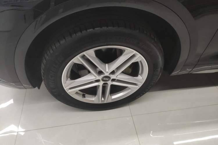 Used Audi Q5L 2023 40T Fashionable and Elegant Version Left Front Wheel Hub