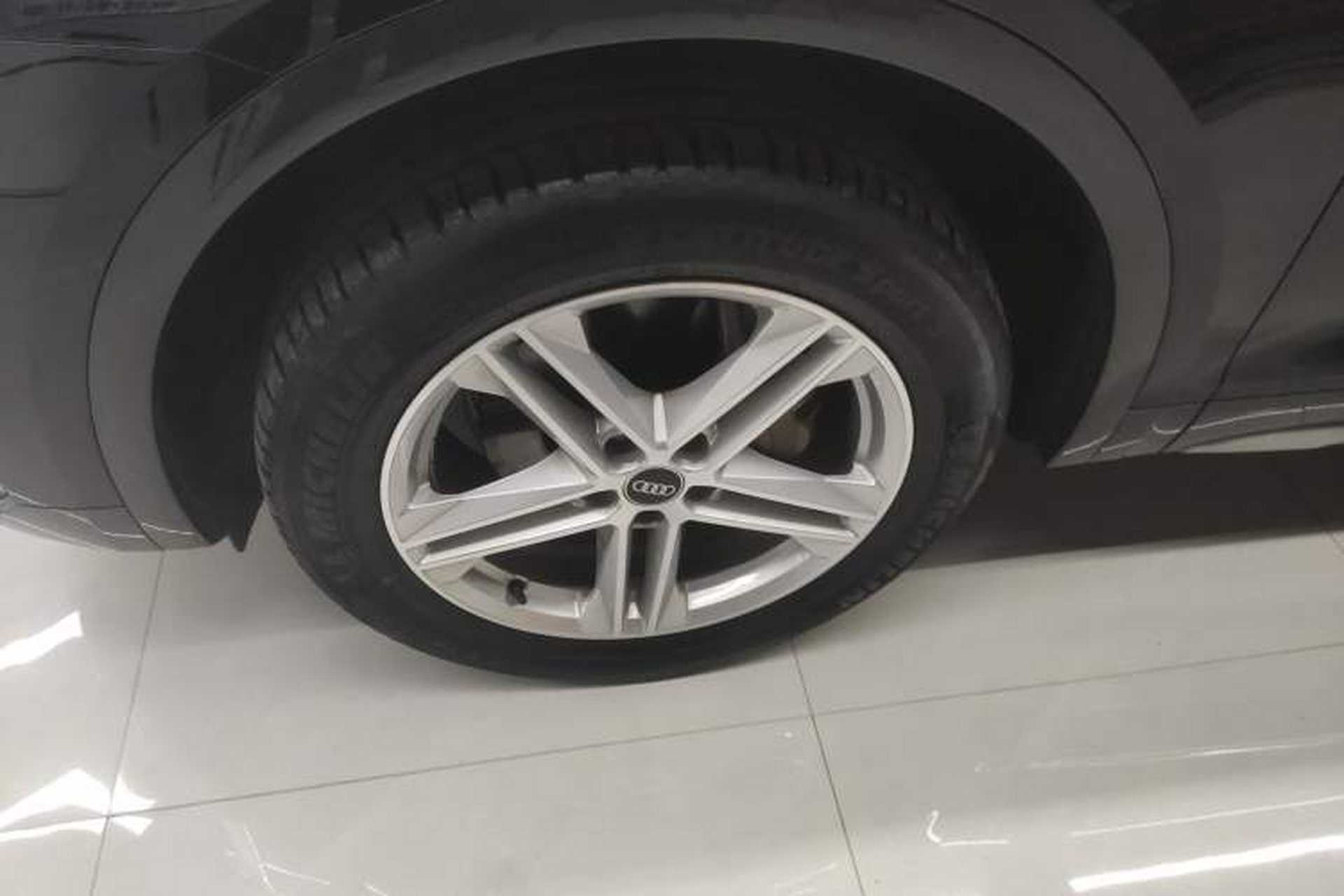 Used Audi Q5L 2023 40T Fashionable and Elegant Version Left Front Wheel Hub