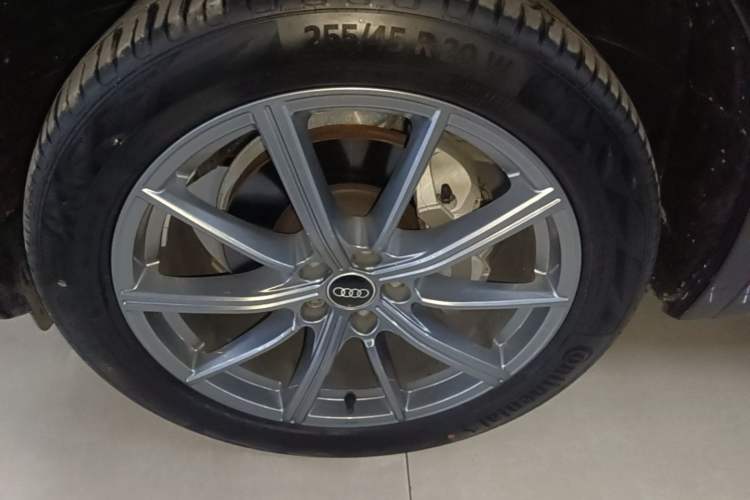 Used Audi Q5L 2023 40T Fashionable and Dynamic Edition Left Front Wheel Hub