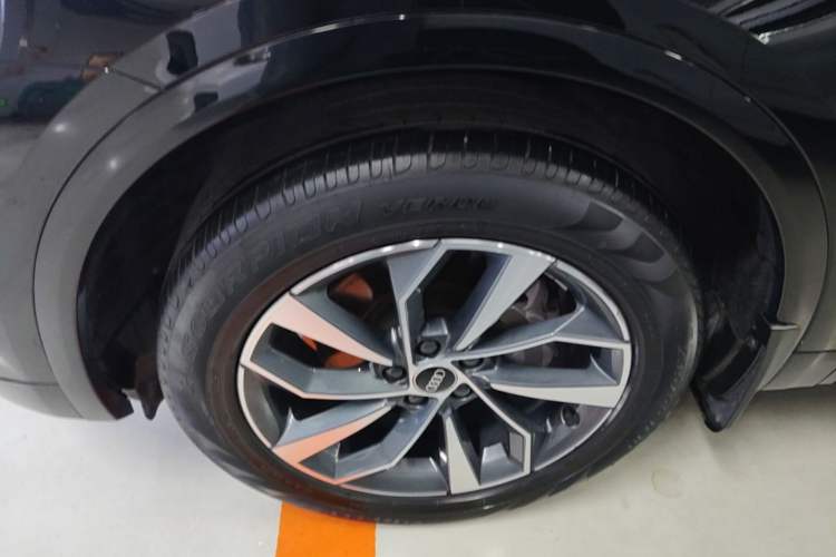 Used Audi Q5L 2023 40T Luxury Dynamic Model Left Front Wheel Hub