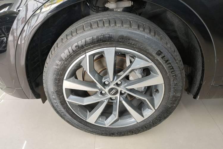 Used Audi Q5L 2023 40T Luxury Dynamic Model Left Front Wheel Hub