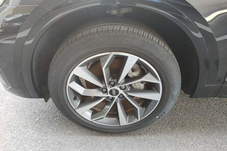 Used Audi Q5L 2023 40T Luxury Dynamic Model Left Front Wheel Hub