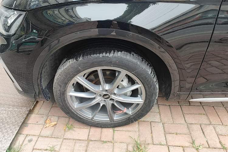 Used Audi Q5L 2023 40T Luxury Elegant Model Left Front Wheel Hub