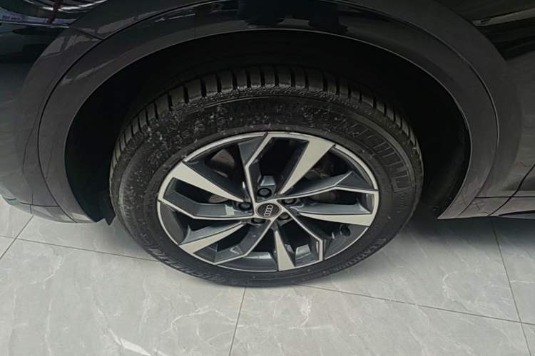 Used Audi Q5L 2023 40T Luxury Dynamic Model Left Front Wheel Hub