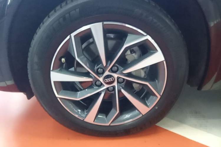 Used Audi Q5L 2023 40T Luxury Dynamic Model Left Front Wheel Hub