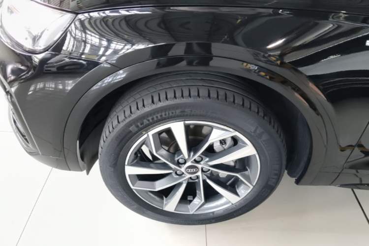 Used Audi Q5L 2023 40T Luxury Dynamic Model Left Front Wheel Hub