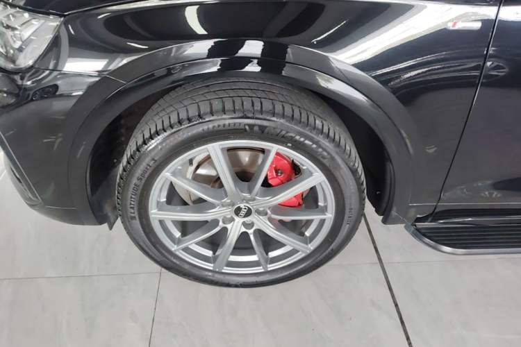 Used Audi Q5L 2023 40T Luxury Dynamic Model Left Front Wheel Hub