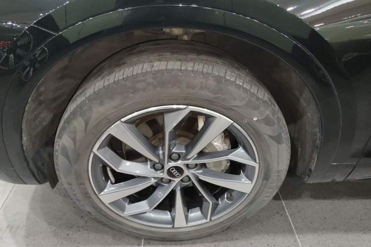 Used Audi Q5L 2023 40T Luxury Dynamic Model Left Front Wheel Hub