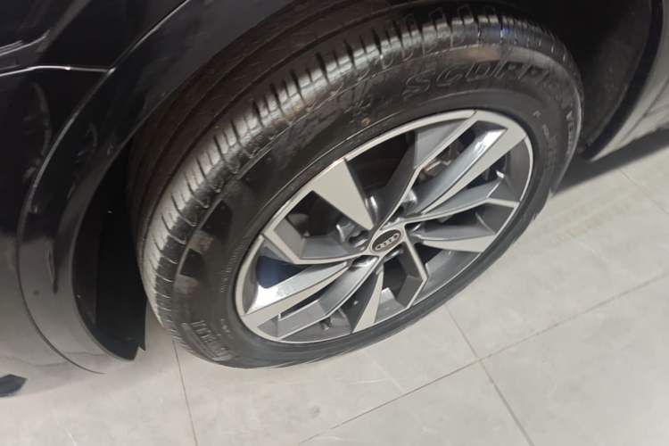 Used Audi Q5L 2023 40T Luxury Dynamic Model Left Front Wheel Hub