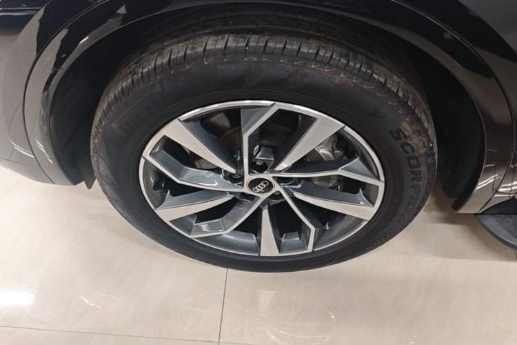 Used Audi Q5L 2023 40T Luxury Dynamic Model Left Front Wheel Hub
