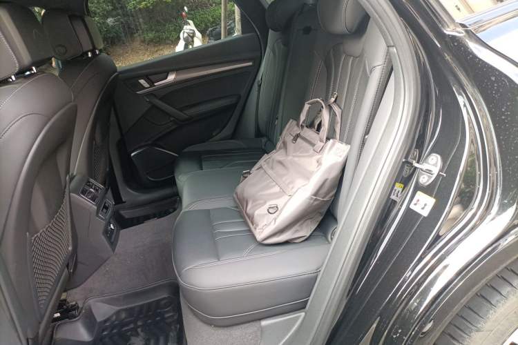 Used Audi Q5L 2023 40T Luxury Dynamic Model Left Rear Seat