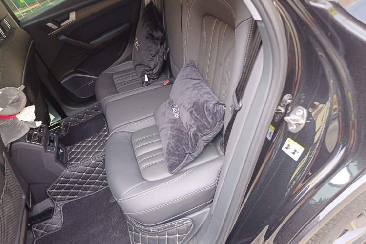 Used Audi Q5L 2023 40T Luxury Elegant Model Left Rear Seat