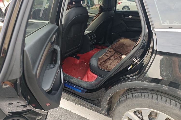Used Audi Q5L 2023 40T Luxury Elegant Model Left Rear Seat