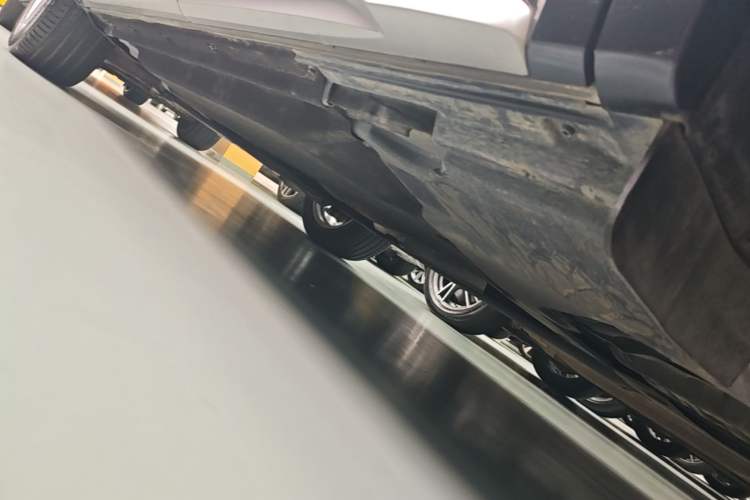 Used Audi Q5L 2023 40T Luxury Elegant Model Left Side Sill