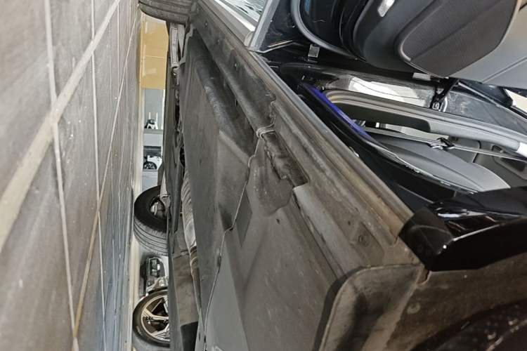 Used Audi Q5L 2023 40T Fashionable and Dynamic Edition Left Side Sill