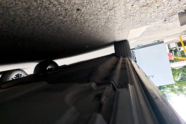 Used Audi Q5L 2023 40T Luxury Dynamic Model Left Side Sill