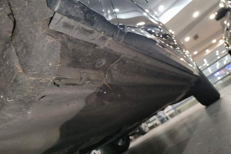 Used Audi Q5L 2023 40T Luxury Dynamic Model Left Side Sill