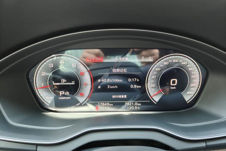 Used Audi Q5L 2023 40T Luxury Dynamic Model Odometer Close Up