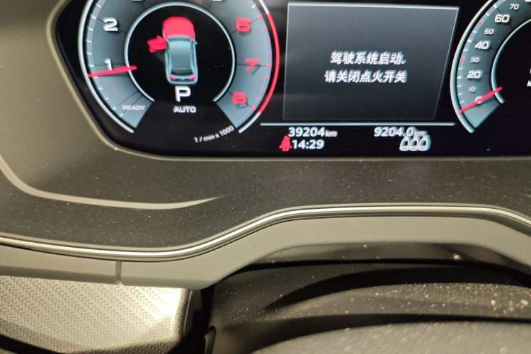 Used Audi Q5L 2023 40T Luxury Dynamic Model Odometer Close Up