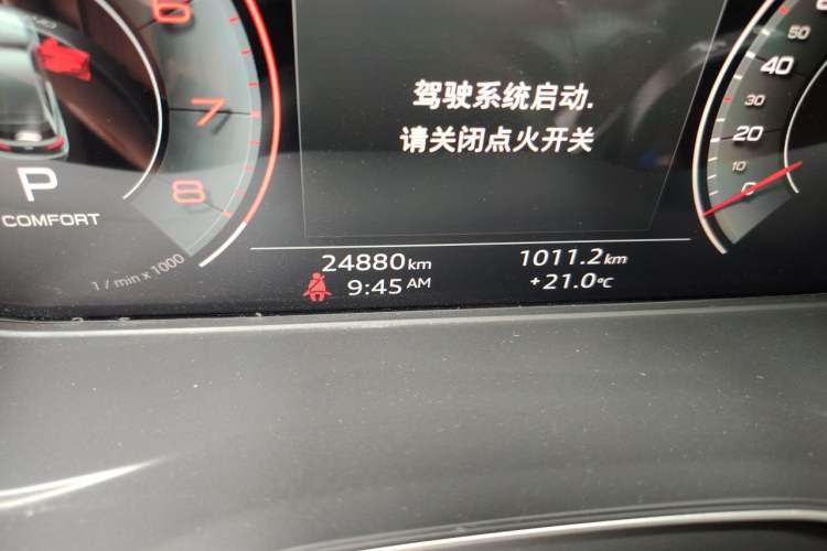 Used Audi Q5L 2023 40T Luxury Dynamic Model Odometer Close Up