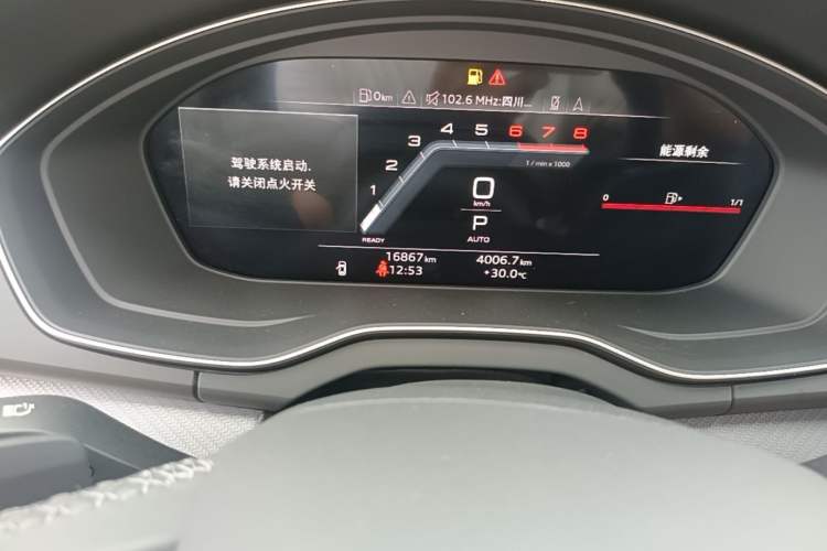 Used Audi Q5L 2023 40T Luxury Dynamic Model Odometer Close Up