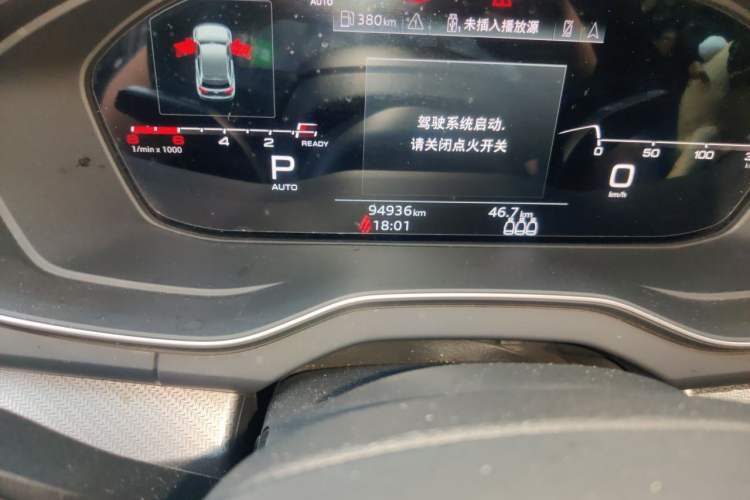 Used Audi Q5L 2023 40T Luxury Dynamic Model Odometer Close Up