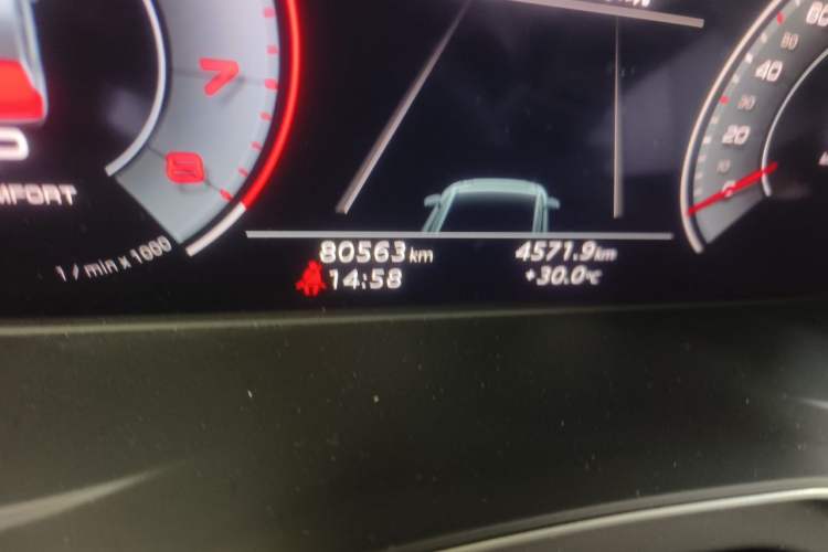 Used Audi Q5L 2023 40T Luxury Dynamic Model Odometer Close Up