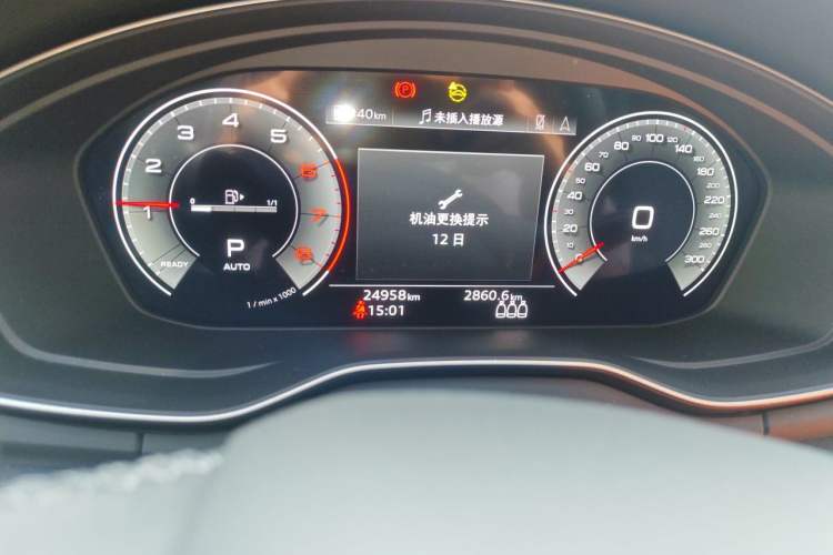Used Audi Q5L 2023 40T Luxury Dynamic Model Odometer Close Up