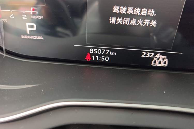 Used Audi Q5L 2023 40T Fashionable and Elegant Version Odometer Close Up