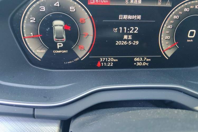 Used Audi Q5L 2023 40T Luxury Dynamic Model Odometer Close Up