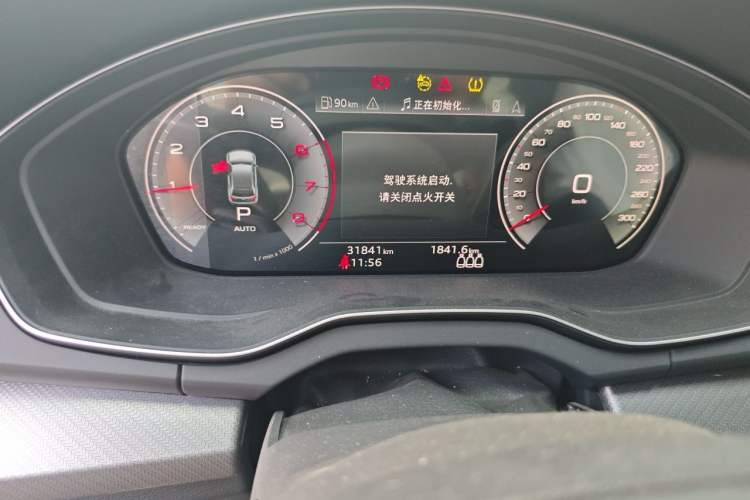 Used Audi Q5L 2023 40T Luxury Dynamic Model Odometer Close Up